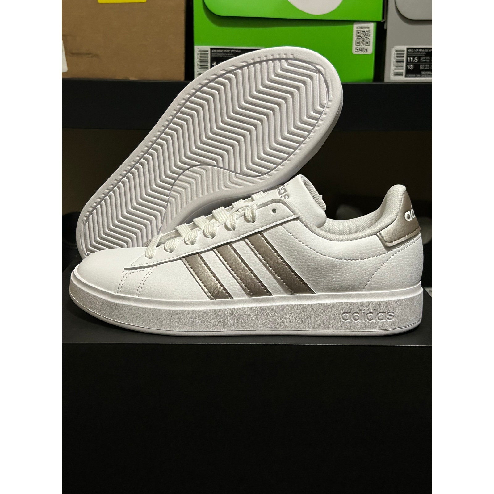 Adidas Womens Grand Court 20  Size 65  Brand New